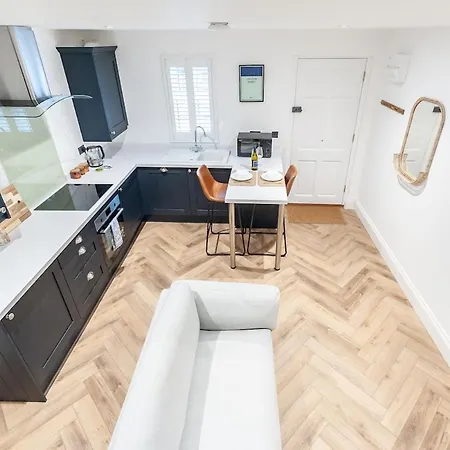 Modern, New 1 Bed Flat, Free Wi-fi, Free Parking Daire