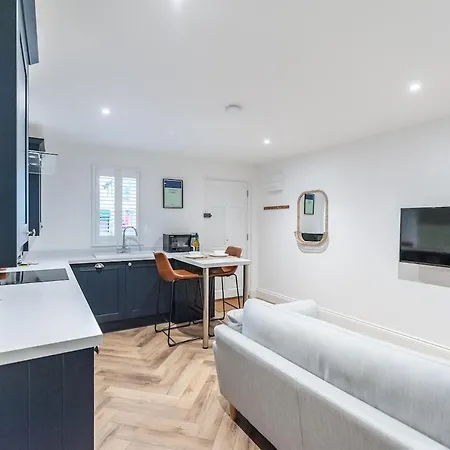 아파트 Modern, New 1 Bed Flat, Free Wi-fi, Free Parking