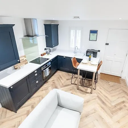 Modern, New 1 Bed Flat, Free Wi-fi, Free Parking
