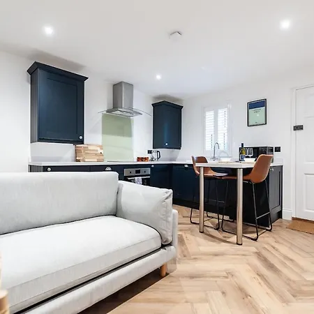 Modern, New 1 Bed Flat, Free Wi-fi, Free Parking Appartamento *